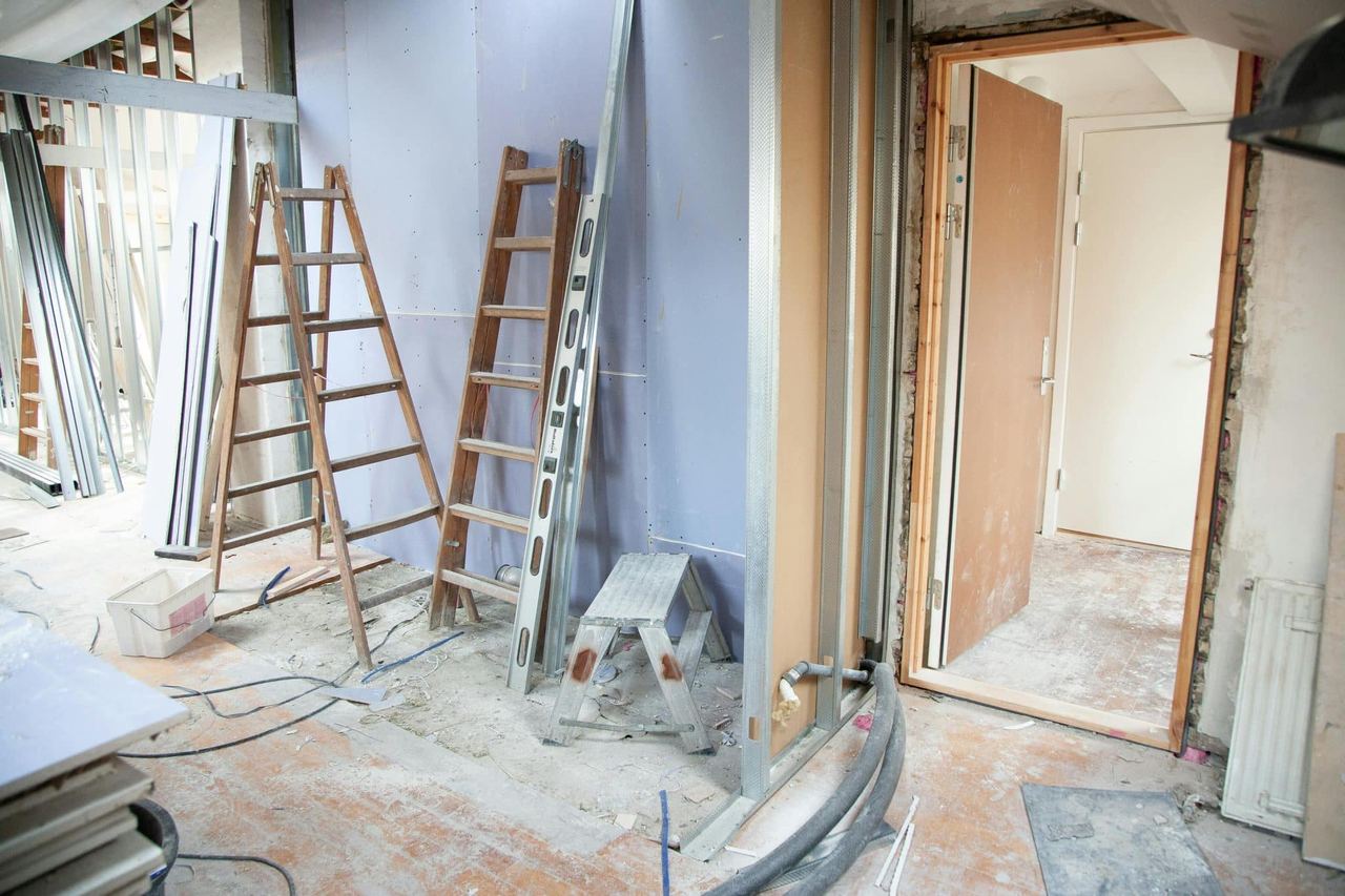 Vivienda en obras antes de la limpieza final